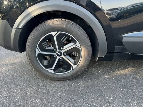 Used 2023 Kia Niro LX FWD image 6