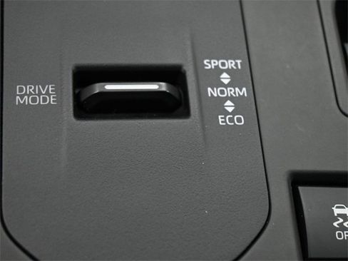 Used 2020 Toyota Highlander XLE image 17