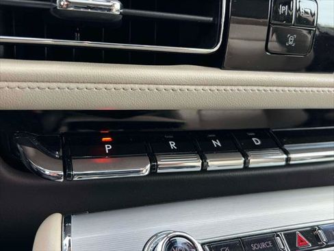 Used 2023 Lincoln Aviator AWD w/ Premium Package image 33