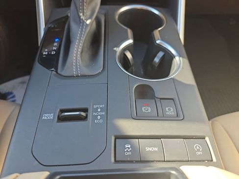 Used 2022 Toyota Highlander XLE image 27