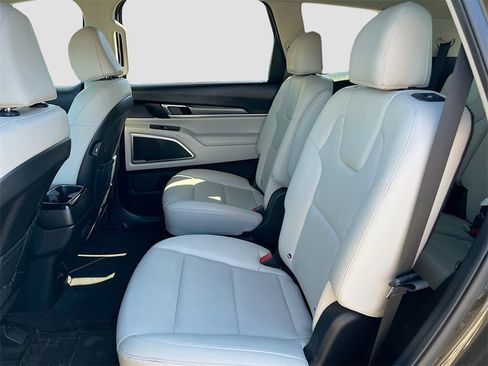 Used 2022 Kia Telluride S image 25