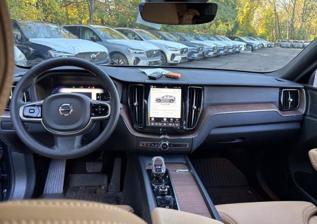 Used 2024 Volvo XC60 T8 Ultimate w/ Climate Package AWD/4WD image 9