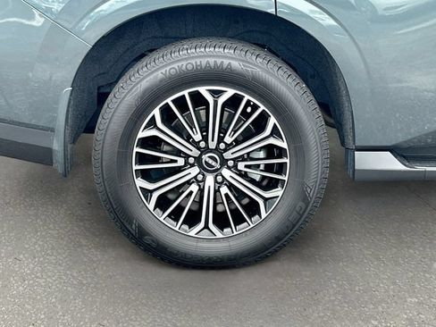 Certified 2025 Nissan Armada SL w/ Captain's Chari Seat Package AWD/4WD image 33