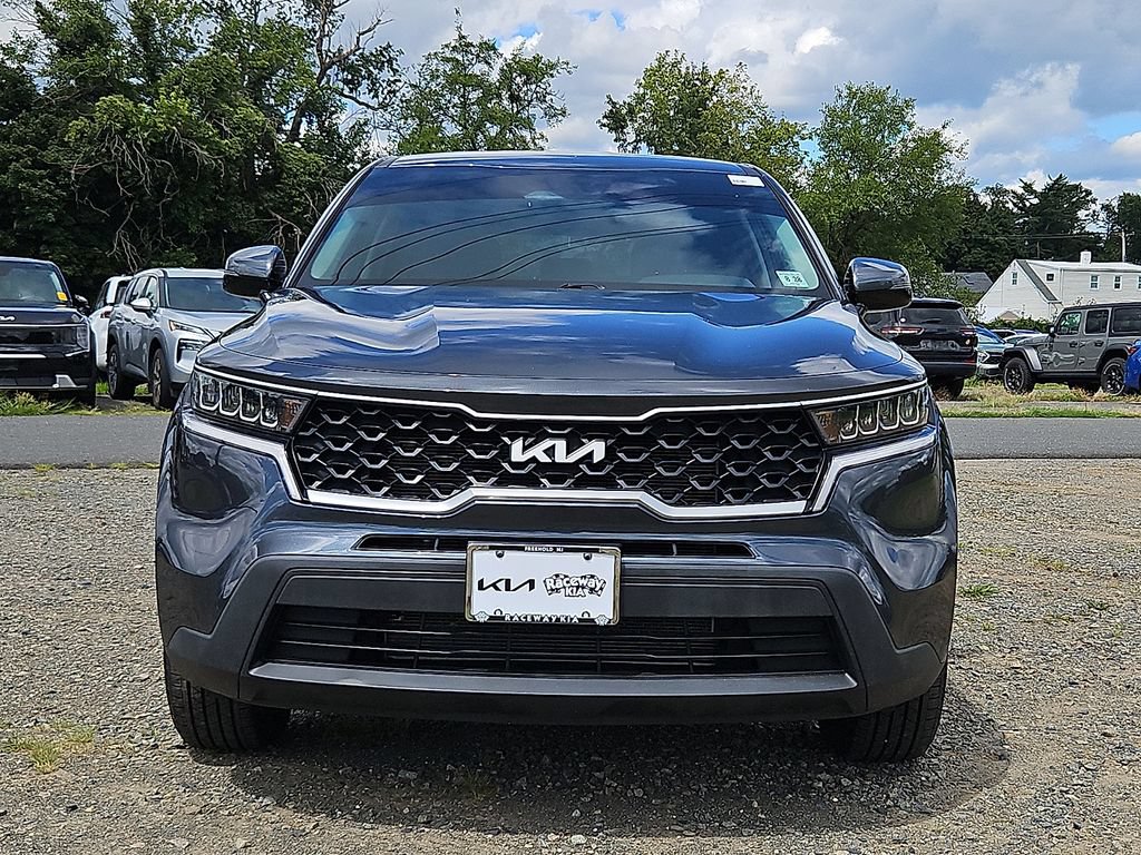 Used 2023 Kia Sorento LX AWD/4WD image 2