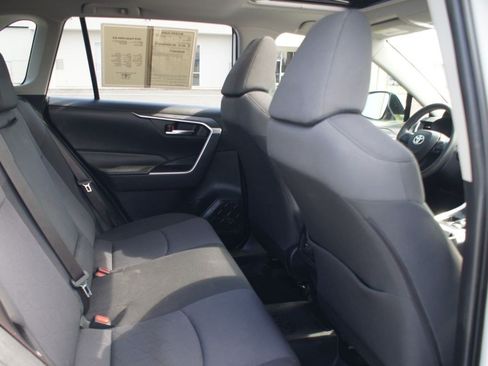 Used 2019 Toyota RAV4 XLE w/ Convenience Package FWD image 22