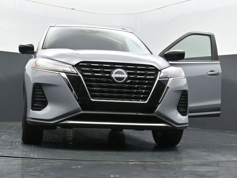 Used 2023 Nissan Kicks SR w/ SR Premium Package FWD image 42