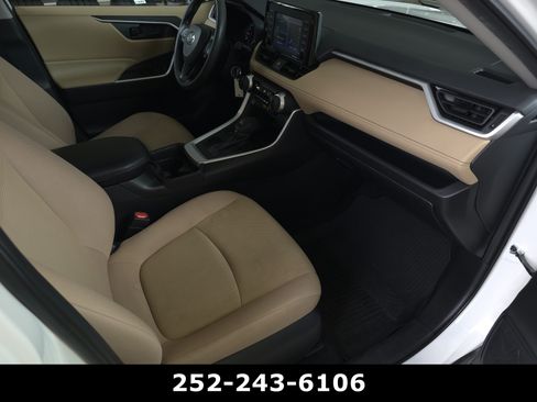 Used 2021 Toyota RAV4 LE FWD image 35