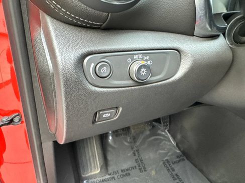 Used 2025 Chevrolet Blazer LT FWD image 54