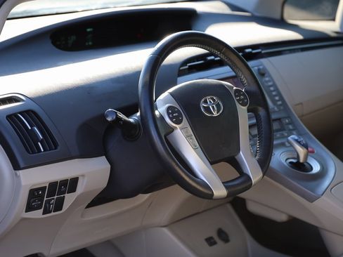 Used 2015 Toyota Prius Four image 13