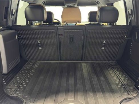 Used 2025 Land Rover Defender 110 V8 image 36