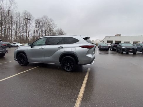 Certified 2025 Toyota Highlander XSE image 11