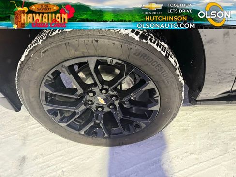 Certified 2025 Chevrolet Suburban High Country image 17