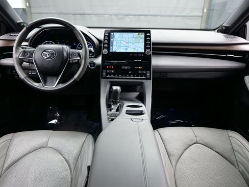 Used 2019 Toyota Avalon Limited image 17
