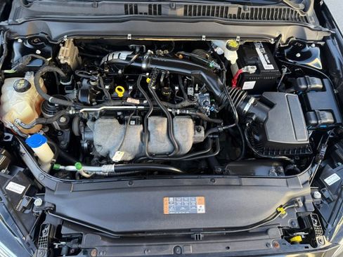 Used 2018 Ford Fusion Titanium AWD/4WD image 19