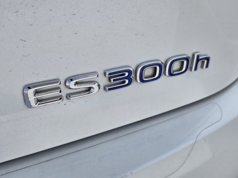 Used 2014 Lexus ES 300h w/ Luxury Package w/Bamboo Trim FWD image 7