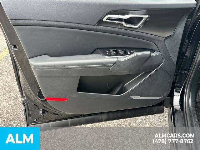 Used 2025 Kia Sportage EX FWD image 11
