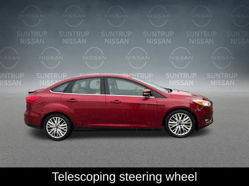 Used 2017 Ford Focus Titanium FWD image 8