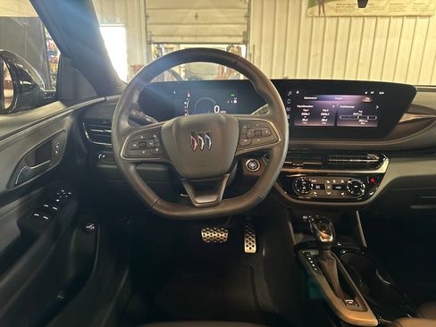 Used 2024 Buick Envista Sport Touring w/ Convenience I Package FWD image 17