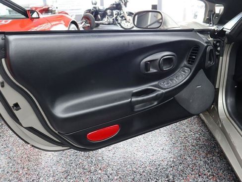Used 1998 Chevrolet Corvette Convertible w/ Memory Pkg RWD image 9