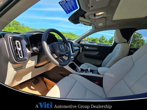 Used 2025 Volvo XC40 B5 Plus w/ Climate Package image 11