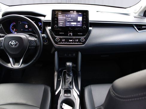 Used 2022 Toyota Corolla Cross XLE w/ Convenience Package FWD image 2