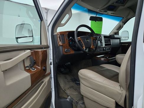 Used 2018 Chevrolet Express 2500 w/ Enhanced Convenience Package image 29