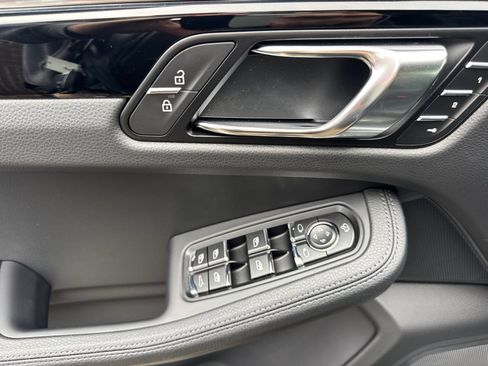 Certified 2026 Porsche Macan S AWD/4WD image 12