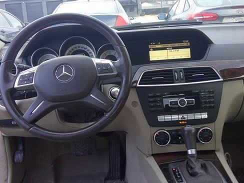 Used 2012 Mercedes-Benz C 300 Luxury image 10