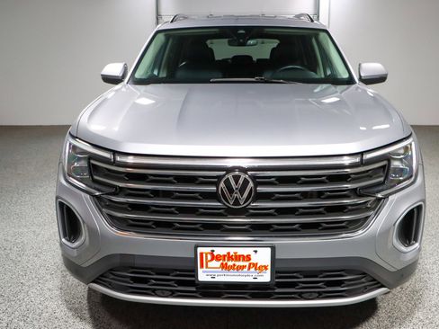 Used 2024 Volkswagen Atlas SE AWD/4WD image 4