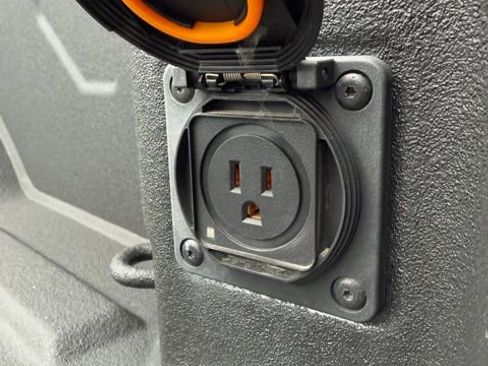 Used 2025 GMC Sierra 2500 AT4X image 16