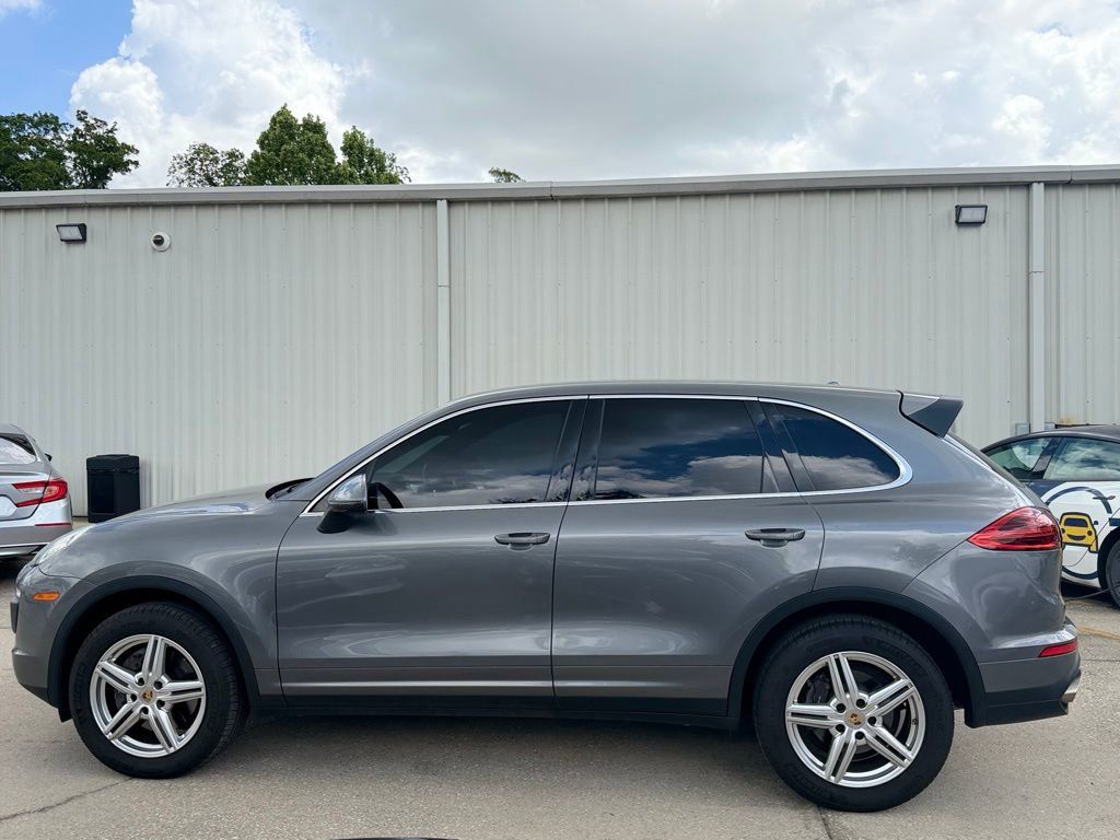 Used 2016 Porsche Cayenne AWD/4WD image 2
