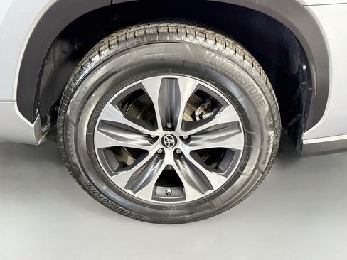 Used 2023 Toyota Highlander XLE FWD image 37