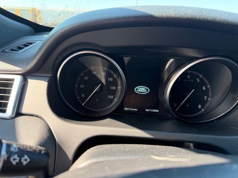 Used 2018 Land Rover Discovery Sport SE image 30