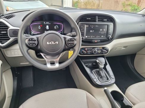 Certified 2025 Kia Soul LX w/ LX Technology Package image 20