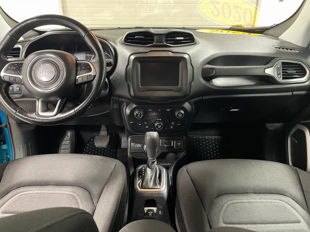 Used 2020 Jeep Renegade Latitude w/ Cold Weather Group AWD/4WD image 13