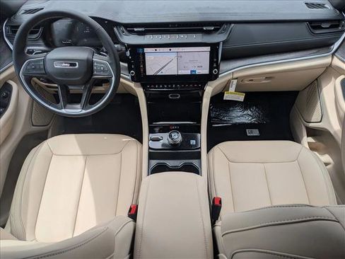 New 2026 Jeep Grand Cherokee Limited w/ Limited Altitude Package AWD/4WD image 15