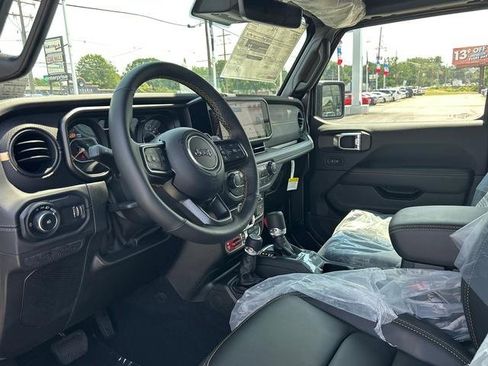 New 2025 Jeep Wrangler Unlimited Rubicon 392 image 11