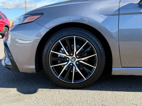 Used 2023 Toyota Camry SE image 10