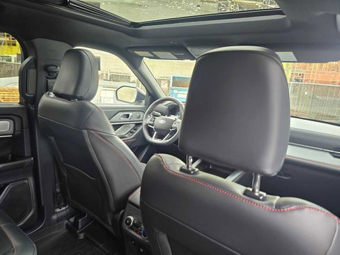 Used 2025 Ford Explorer ST image 16