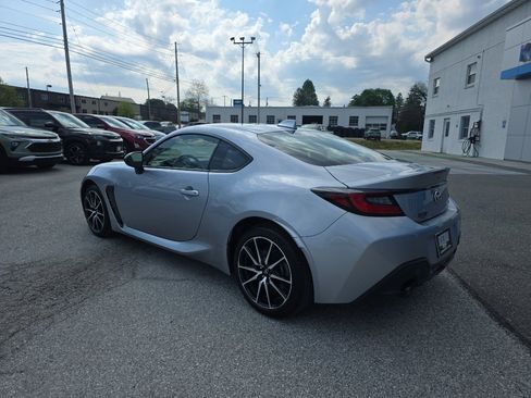 Used 2025 Toyota GR86 w/ ALL Weather Mat Package (TMS) RWD image 10