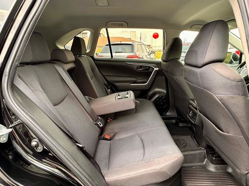 Used 2022 Toyota RAV4 LE AWD/4WD image 13