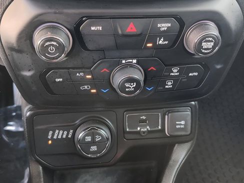 Used 2021 Jeep Renegade Trailhawk image 20