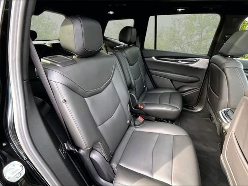 Used 2025 Cadillac XT6 Premium Luxury image 27