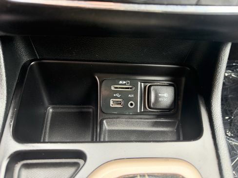 Used 2016 Jeep Cherokee Latitude w/ Comfort/Convenience Group FWD image 38