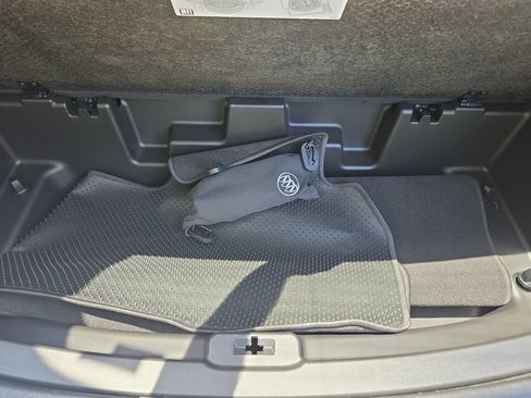 Used 2022 Buick Enclave Essence FWD image 35