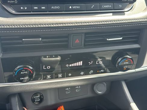 Used 2025 Nissan Rogue SV FWD image 19