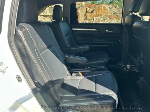 Used 2016 Toyota Highlander XLE AWD/4WD image 31