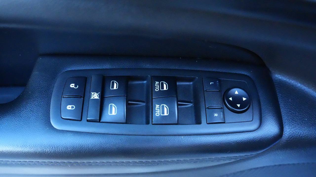 Used 2019 Jeep Grand Cherokee Altitude AWD/4WD image 20
