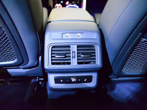 Certified 2025 Audi Q5 Prestige image 24