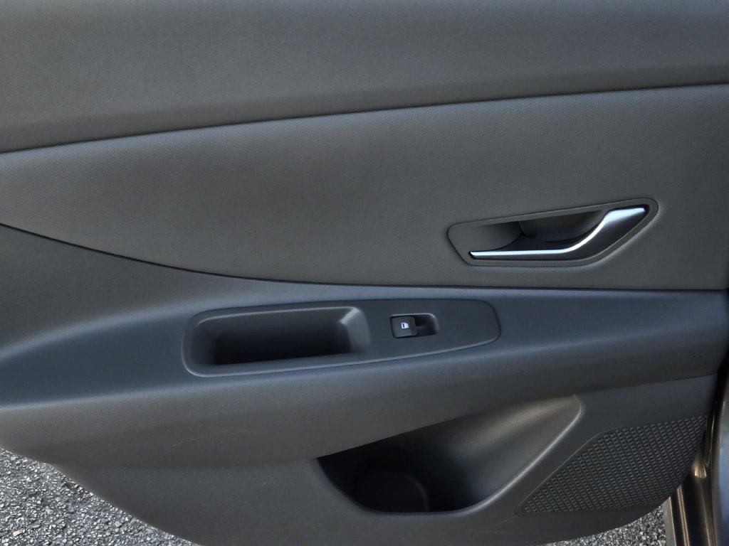 Used 2024 Hyundai Elantra SEL w/ Convenience Package FWD image 10